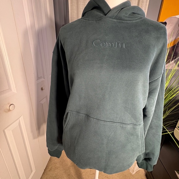 Comfrt Signature Hoodie in Green - Picture 2 of 5